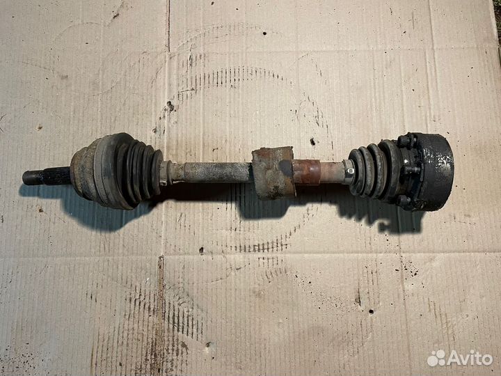 Привод левый VW Passat B3 1.8
