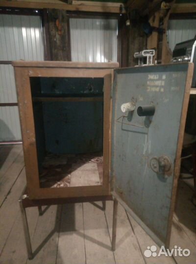 Шкаф металлический сейф