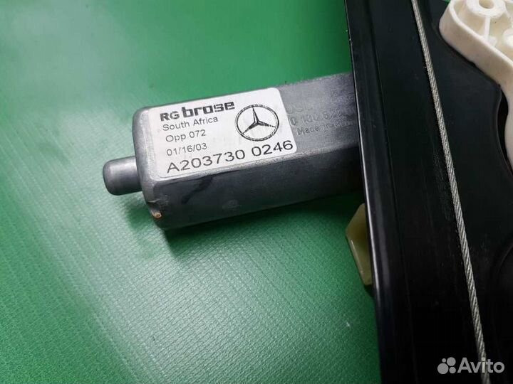 Стеклоподъемник задний правый Mercedes-Benz C W203