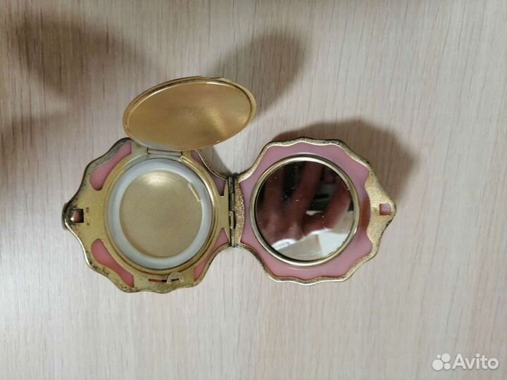 Пудреница серебро