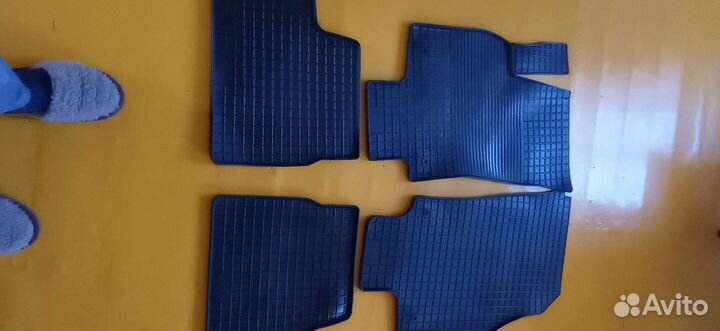 Автомобильные коврики резиновые