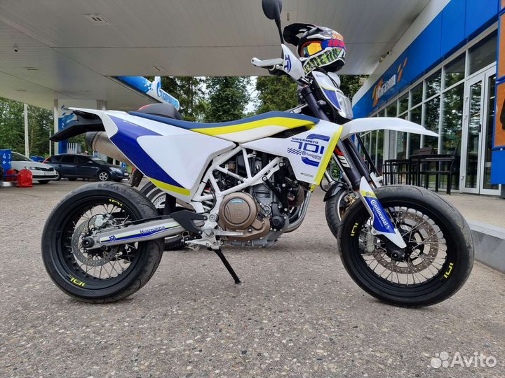 Husqwarna 701 supermoto