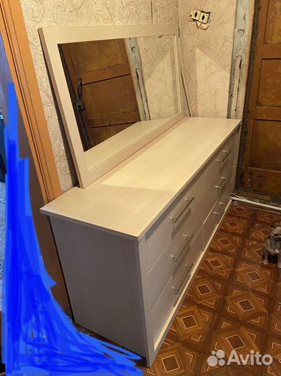 Продам комод с зеркалом