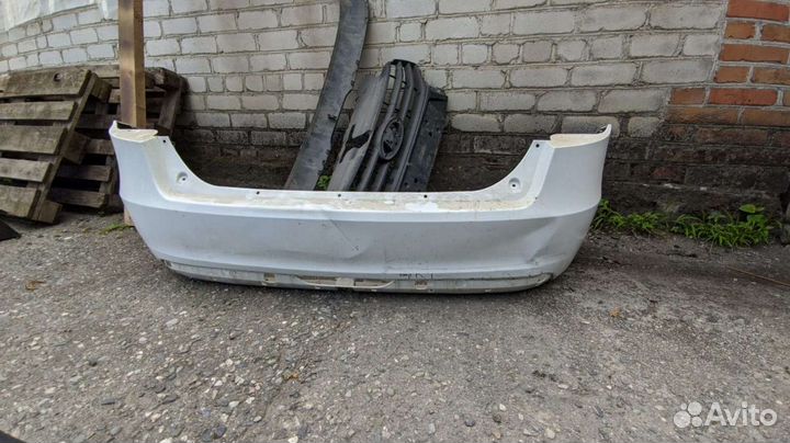 Капот на весту