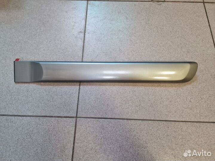 Молдинг двери задней левой Nissan Xtrail T30 Новый