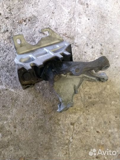 Подушка крепления коробки рено дастер 2. 2021 год