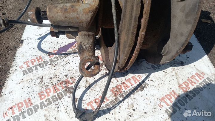 Кулак поворотный ступица передняя левая Лев