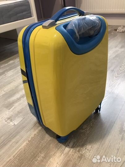Детский чемодан на колесиках