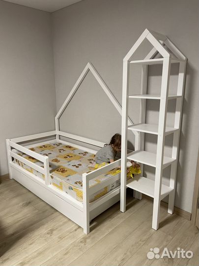 Детская кроватка домик