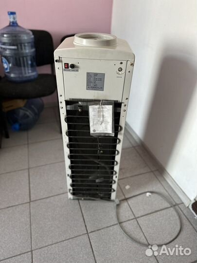 Кулер для воды напольный