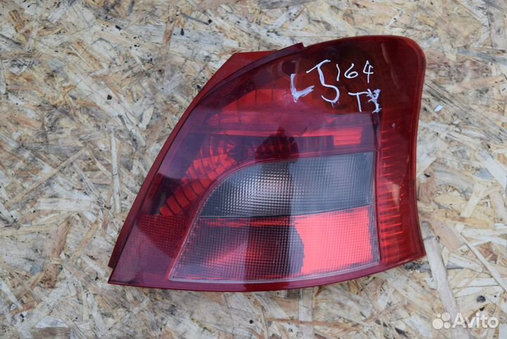 Фонарь задний правый Toyota Yaris 2