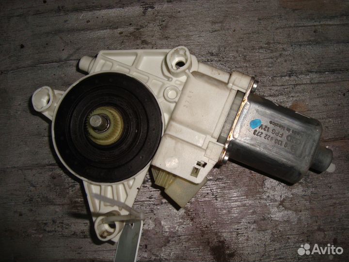 Моторчик переднего левого стеклоподъемника W164 A2