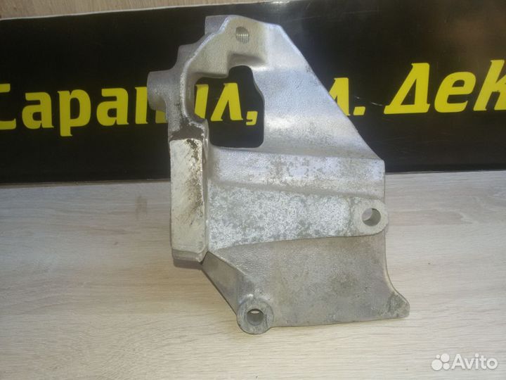 Кронштейн помпы Toyota Land Cruiser Prado 150