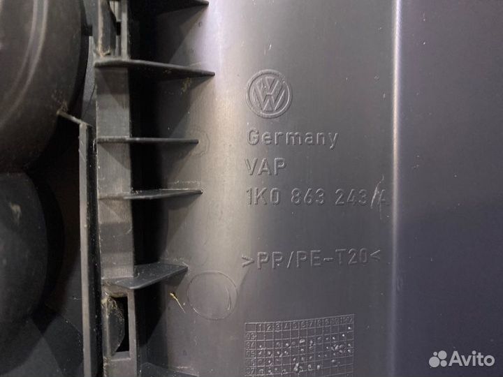 Консоль между сидений Volkswagen Golf MK5 caxa