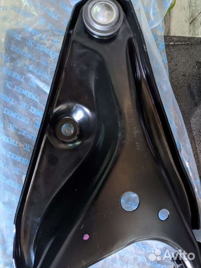 Рычаг правый на Рено с боковой проточкой Motrio