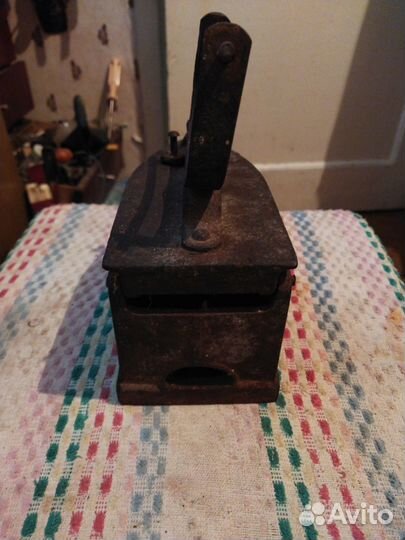 Утюг старинный угольный