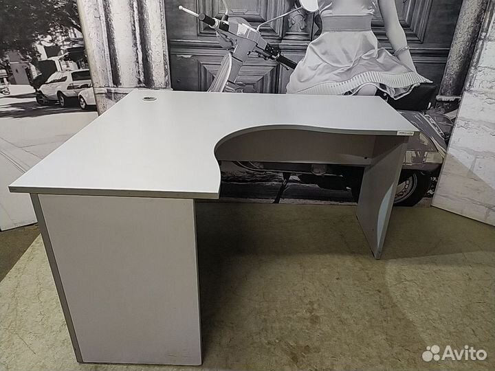 Стол эргономичный б/у 140х120х75 левый (кромка сер