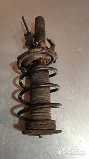 Стойка амортизатора передняя правая Mazda 3 BK