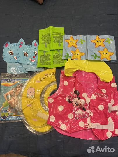 Нарукавники, жилет, круг для плавания. Для детей