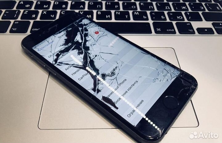 Замена Дисплея iPhone 8 / iPhone SE 2020