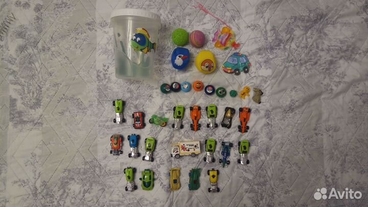 Пакетом машинки киндер сюрприз и другие игрушки