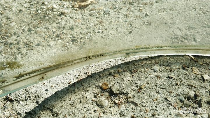 Стекло ветровое предположительно от зила