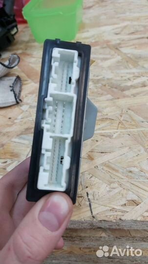 Блок управления центральным замком Мазда Сх-7