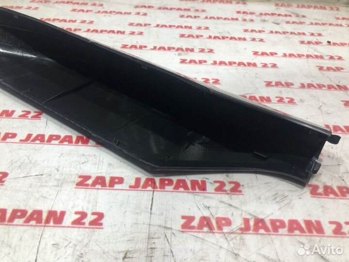 Крышка рейлинга задняя левая Toyota Land Cruiser