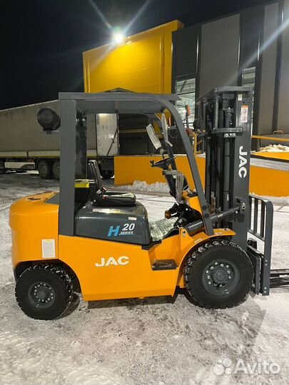 Вилочный погрузчик 2 тонны