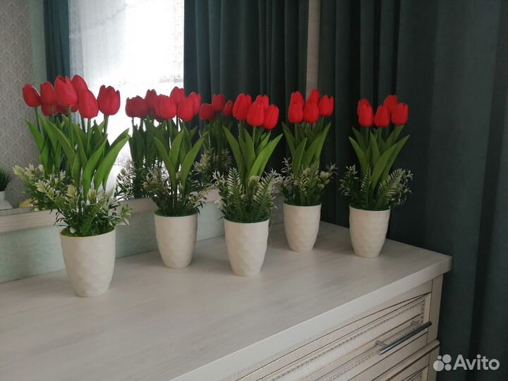 Тюльпаны в керамическом кашпо