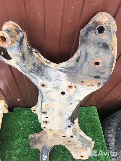 Балка подмоторная Toyota Corolla