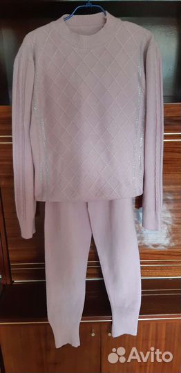 Костюм женский 52 -54 р-р