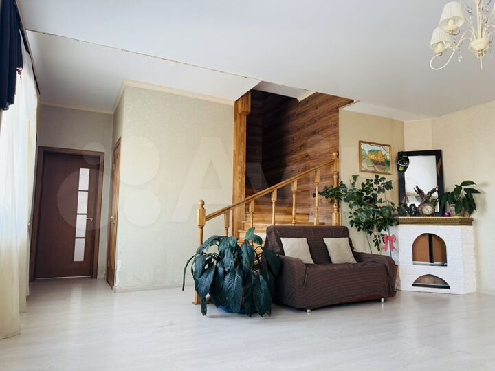 Коттедж 255 м² на участке 20 сот.