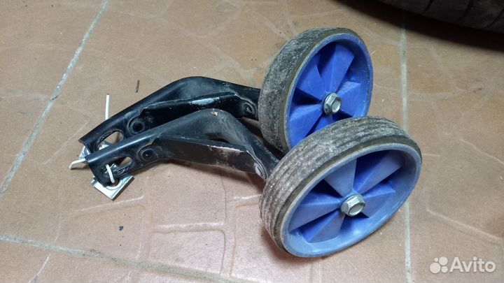 Дополнительные боковые колеса детского велосипеда