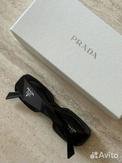 Солнцезащитные очки prada