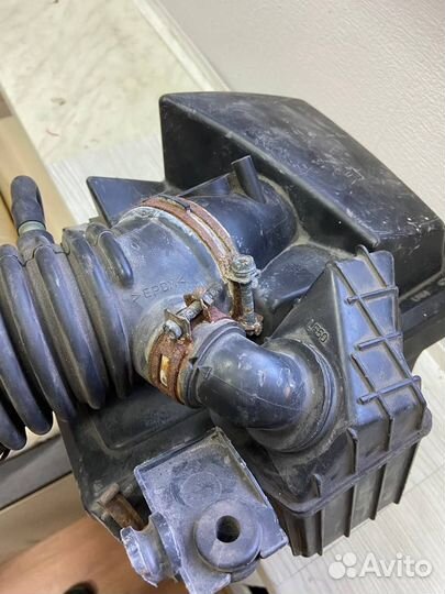 Корпус воздушного фильтра mazda 3 bk LF 2.0 мазда