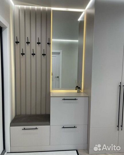 Стильный шкаф распашной в прихожую