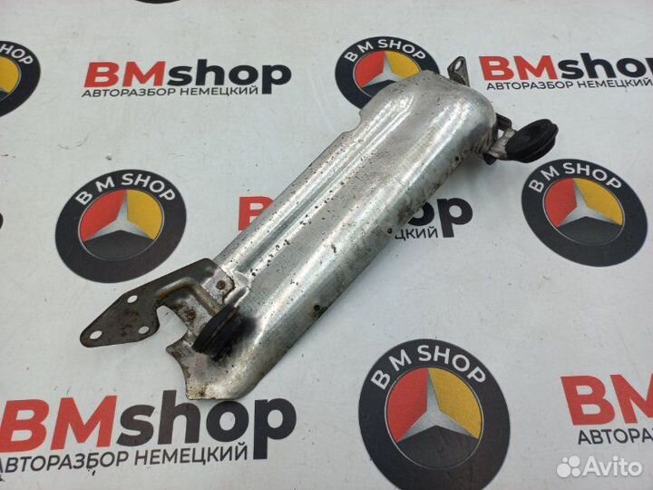 Кронштейн воздушного фильтра правый Mercedes-Benz