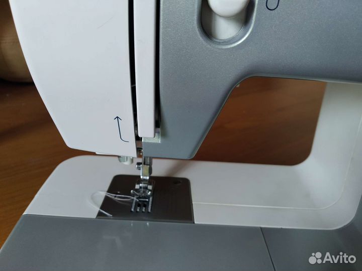 Швейная машинка Bernina Bernette E66