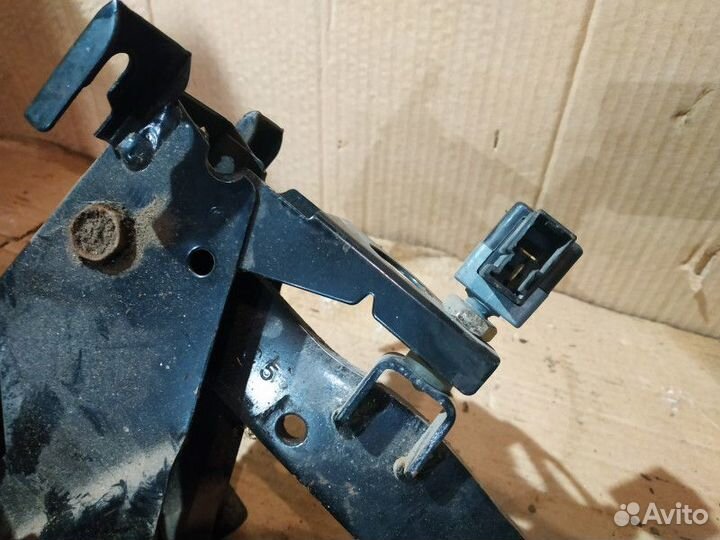 Педаль тормоза Hyundai Sonata 5 (NF)