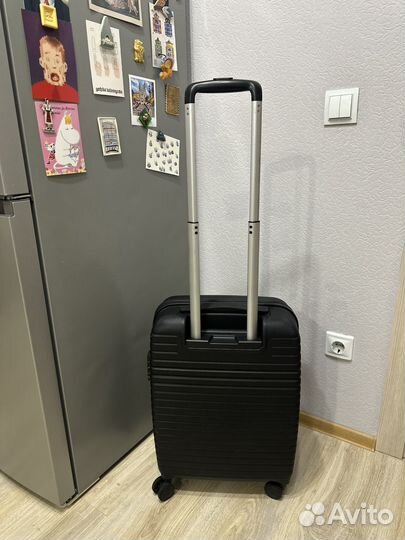 Чемодан American Tourister черный размер S