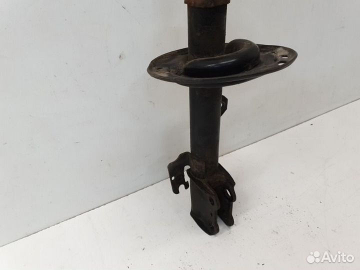 Амортизатор передний левый Toyota Highlander 2