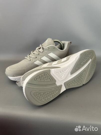 Кроссовки adidas 44