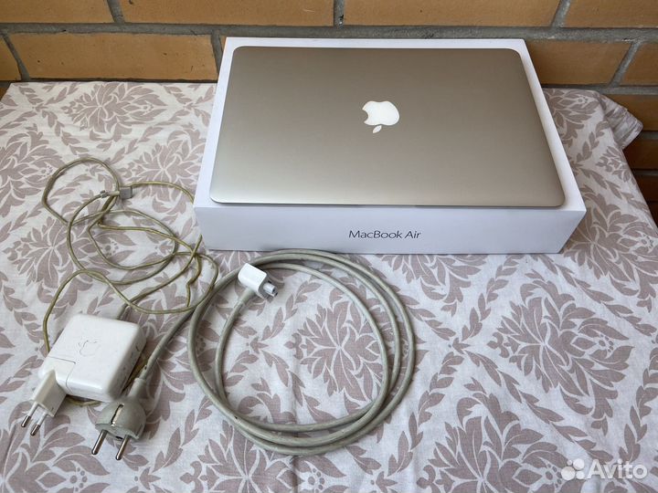 Apple MacBook Air 13 (2017) / i5 / 8Gb / 128Gb SSD