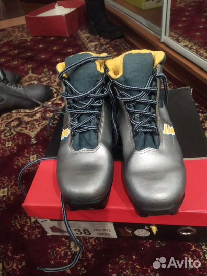 Лыжные ботинки 36р
