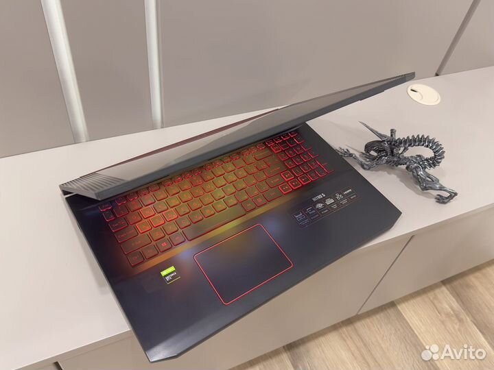 Nitro 17.3/i5 9/GTX1050/16gb/ssd,1.5tb/ips