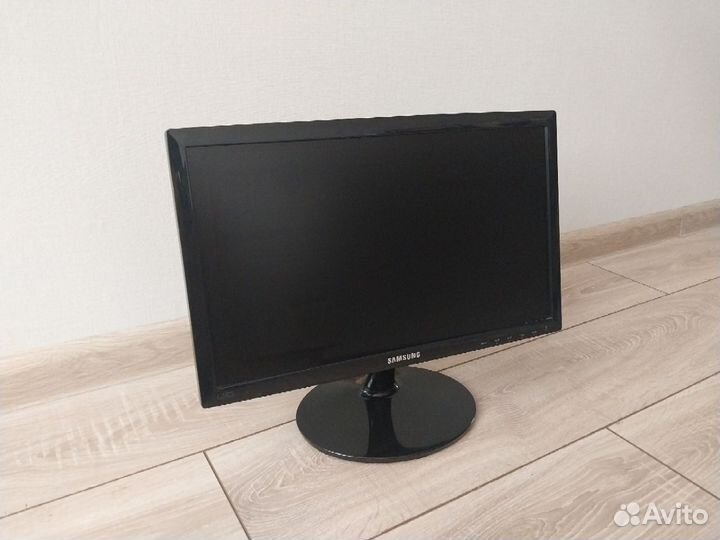 Монитор samsung S19D300NY 18.5