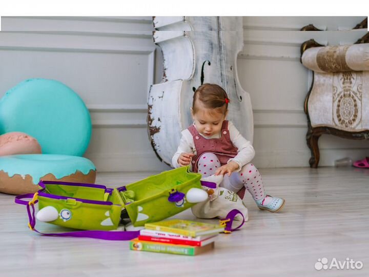 Пианино с животными на качелях