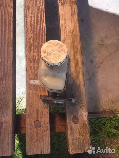 Бочонок тормозной жидкости в сборе Мицубиси лансер