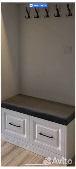 Шкаф в прихожую с зеркалом трехстворчатый